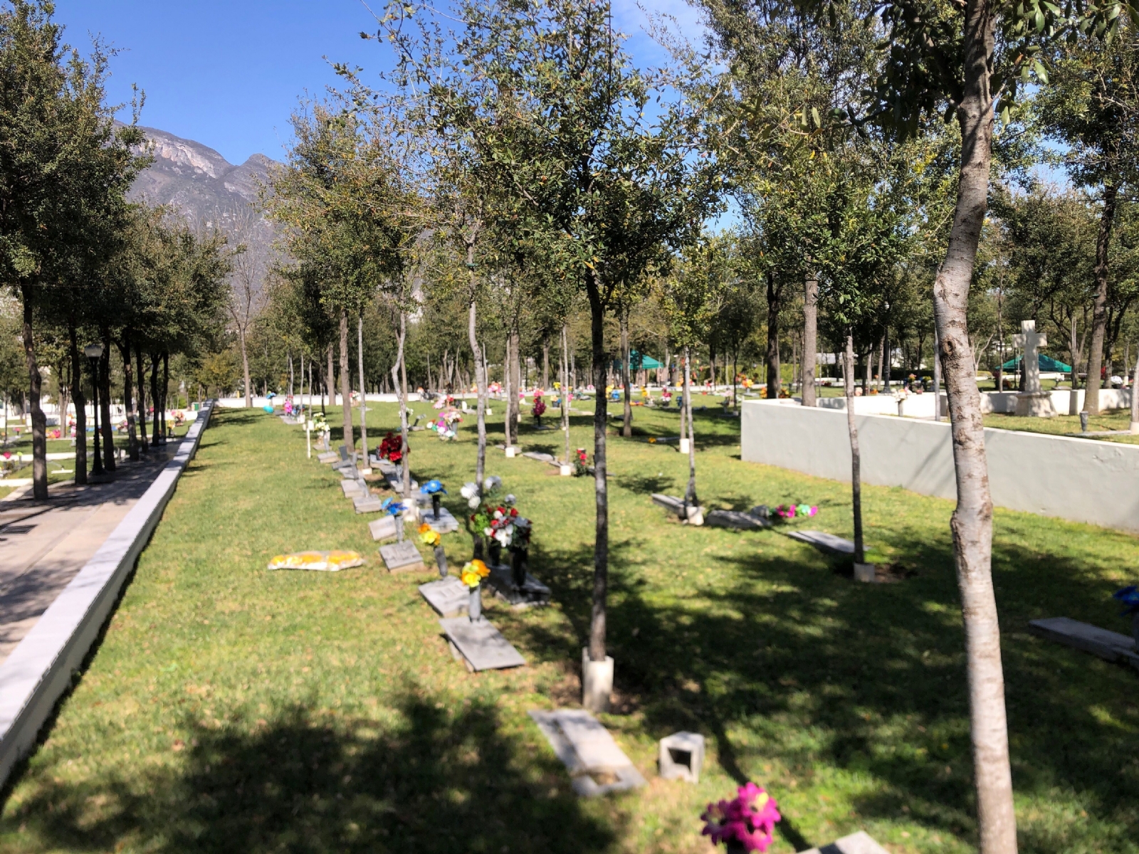 El panteón Jardines de San Pedro es uno de los más conocidos de la zona El panteón Jardines de San Pedro es uno de los más conocidos de la zona