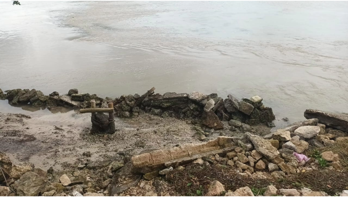 Hasta ahora, los barcos se encuentran asentados en la arena y es imposible el poder moverlos