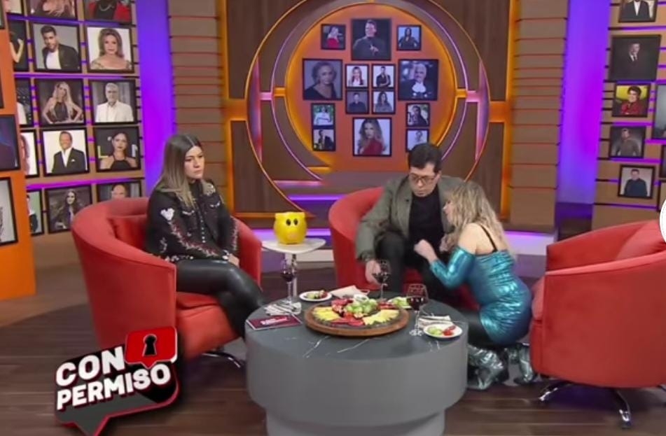 Shanik Berman le pide perdón de rodillas a Pepillo Origel