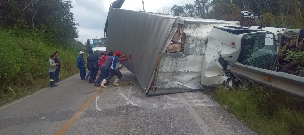 La carretera quedó cerrada por más de 3 horas La carretera quedó cerrada por más de 3 horas