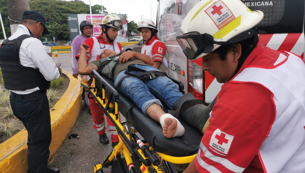 El joven fue trasladado al hospital por la fractura en la pierna