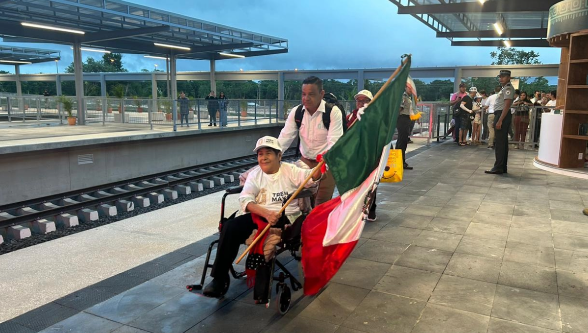 Originarios de distintas partes de México dijeron que compraron el boleto para ser de los primeros Originarios de distintas partes de México dijeron que compraron el boleto para ser de los primeros