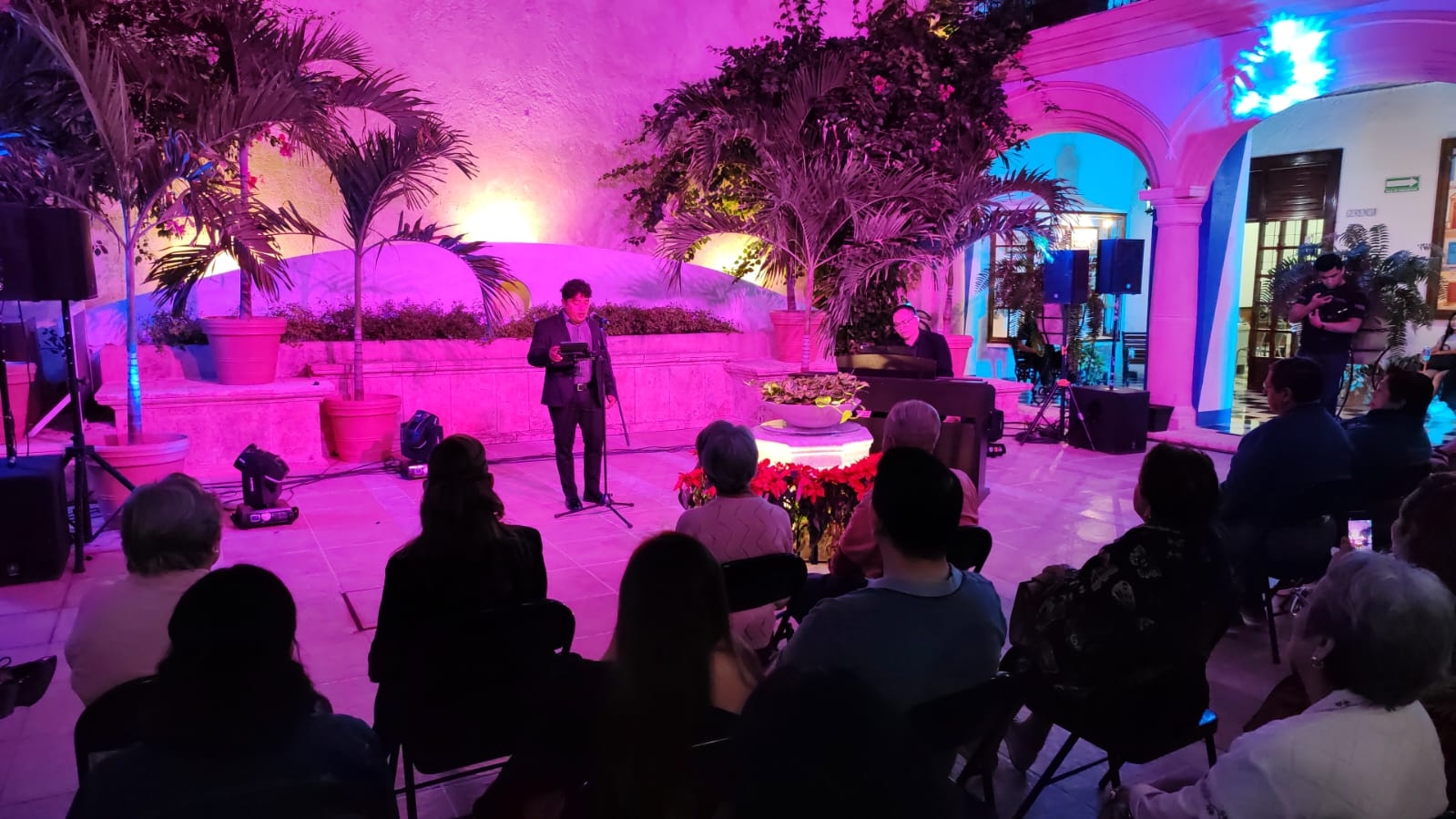 El Tenor Campechano Jorge Gutiérrez estuvo a cargo de la música este domingo El Tenor Campechano Jorge Gutiérrez estuvo a cargo de la música este domingo