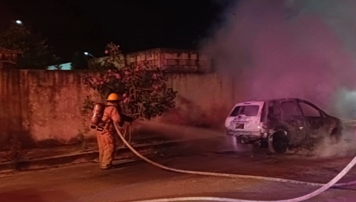 Los bomberos acudieron a las inmediaciones de las calles Chetumal con Cuba. Los bomberos acudieron a las inmediaciones de las calles Chetumal con Cuba.