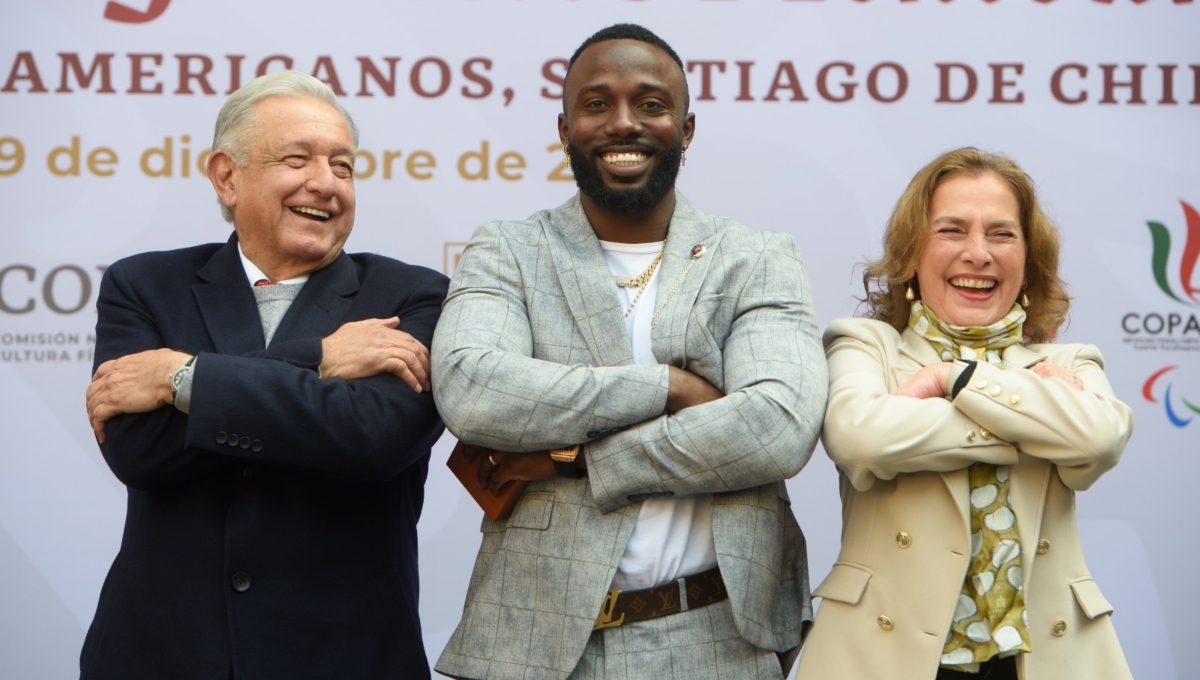 AMLO hizo entrega del Premio Nacional del Deporte a Randy Arozarena