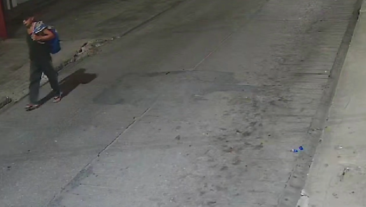 Ladrón se lleva una cámara de vigilancia en Motul