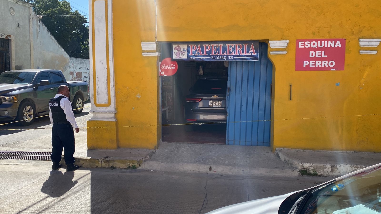 Policías acordonaron la tienda para investigar el hecho Policías acordonaron la tienda para investigar el hecho