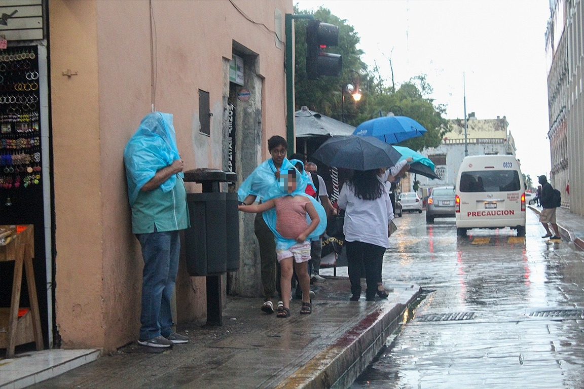 Se recomienda tomar precauciones por las fuertes lluvias Se recomienda tomar precauciones por las fuertes lluvias