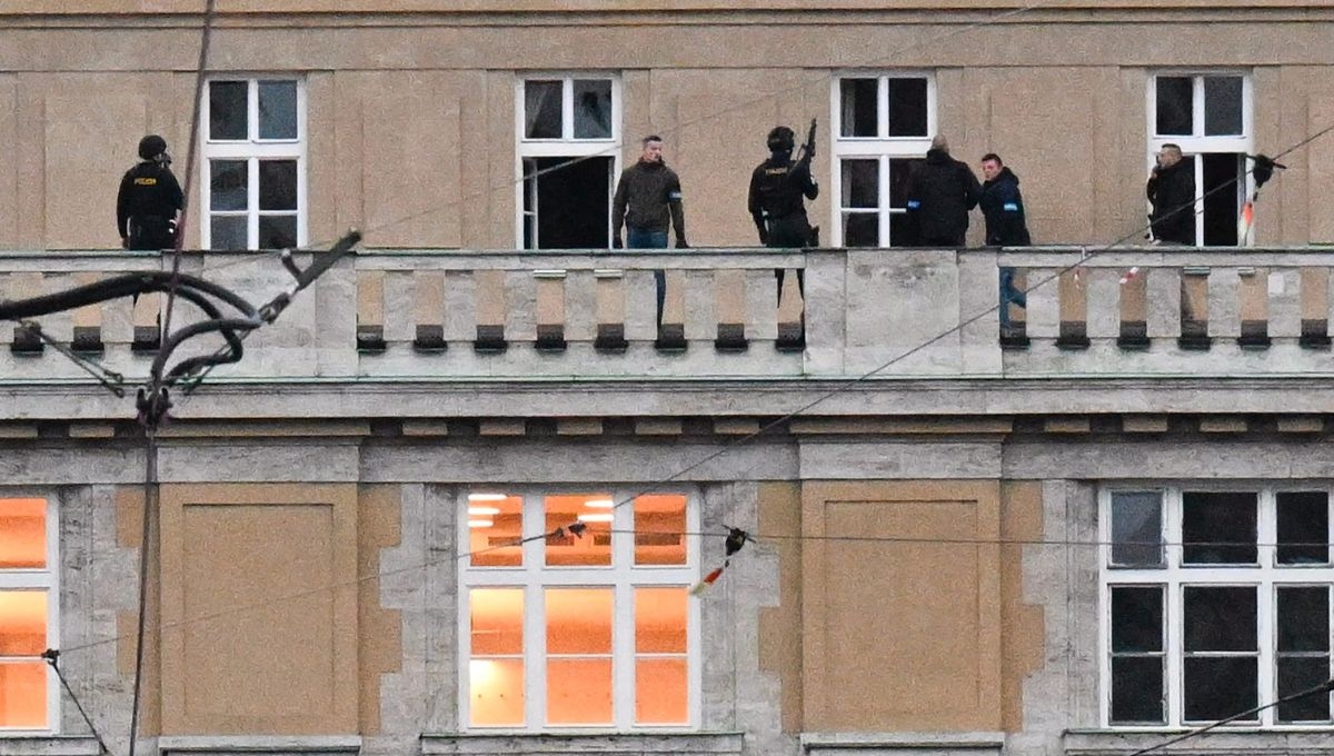 Un mexicano que se encontraba en la Plaza de Praga durante el tiroteo de este jueves, detalló como sucedieron los hechos