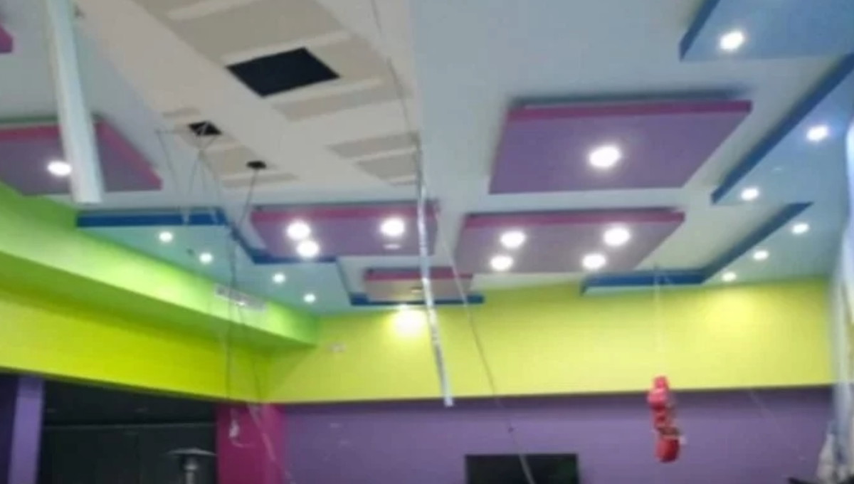Al sitio arribaron elementos de Protección Civil de Monterrey, quienes indicaron que la estructura que se cayó es un techo de tabla roca Al sitio arribaron elementos de Protección Civil de Monterrey, quienes indicaron que la estructura que se cayó es un techo de tabla roca