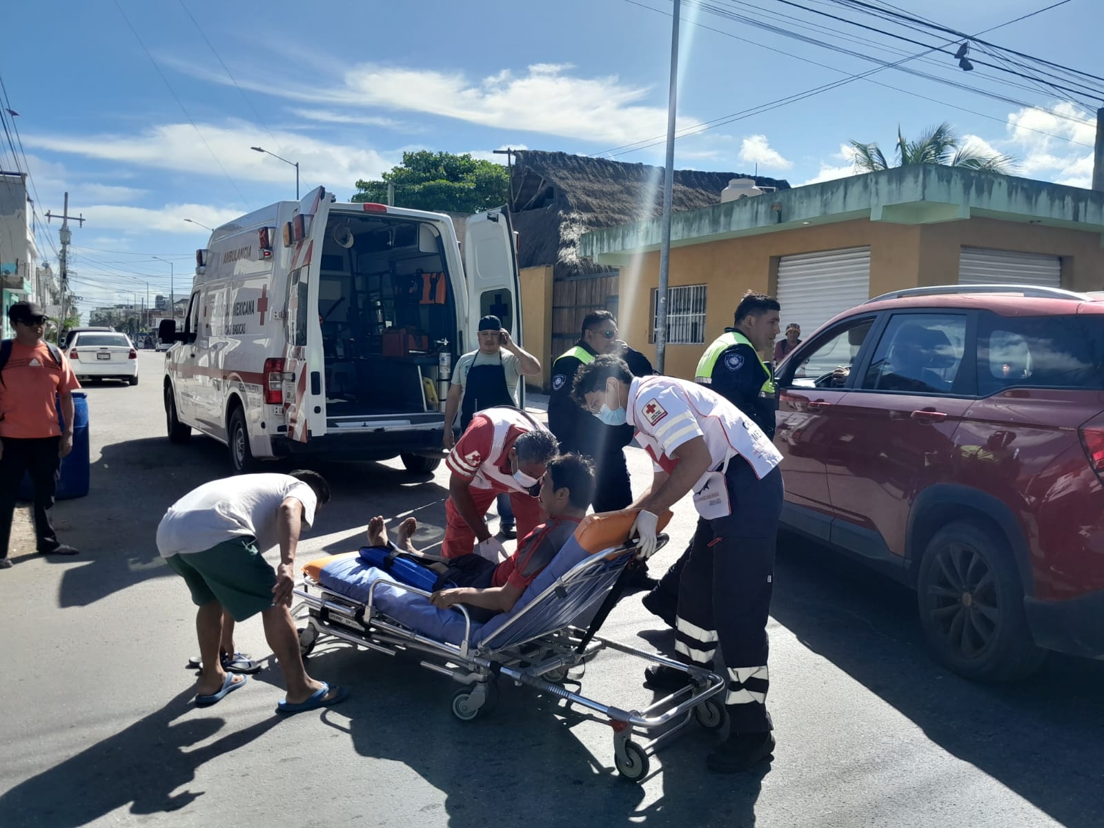 El ciclista fue atendido por el cuerpo de la Cruz Roja El ciclista fue atendido por el cuerpo de la Cruz Roja