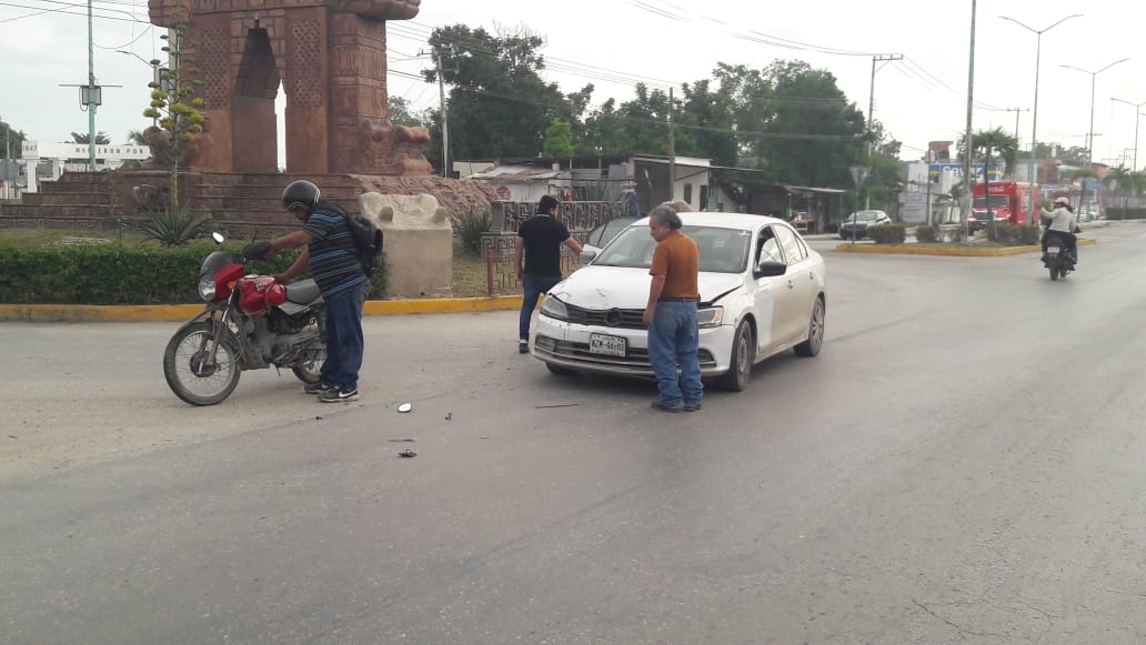Por circular en sentido contrario, automovilista provoca accidente en Escárcega, Campeche