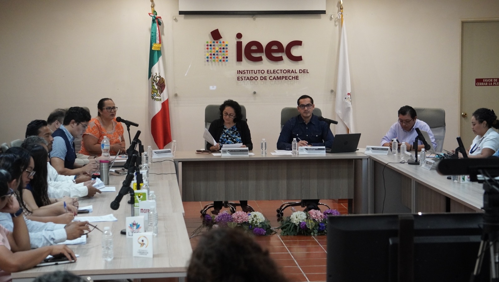 La relación que existe entre los consejeros y la presidenta genera tensión entre los propios partidos
