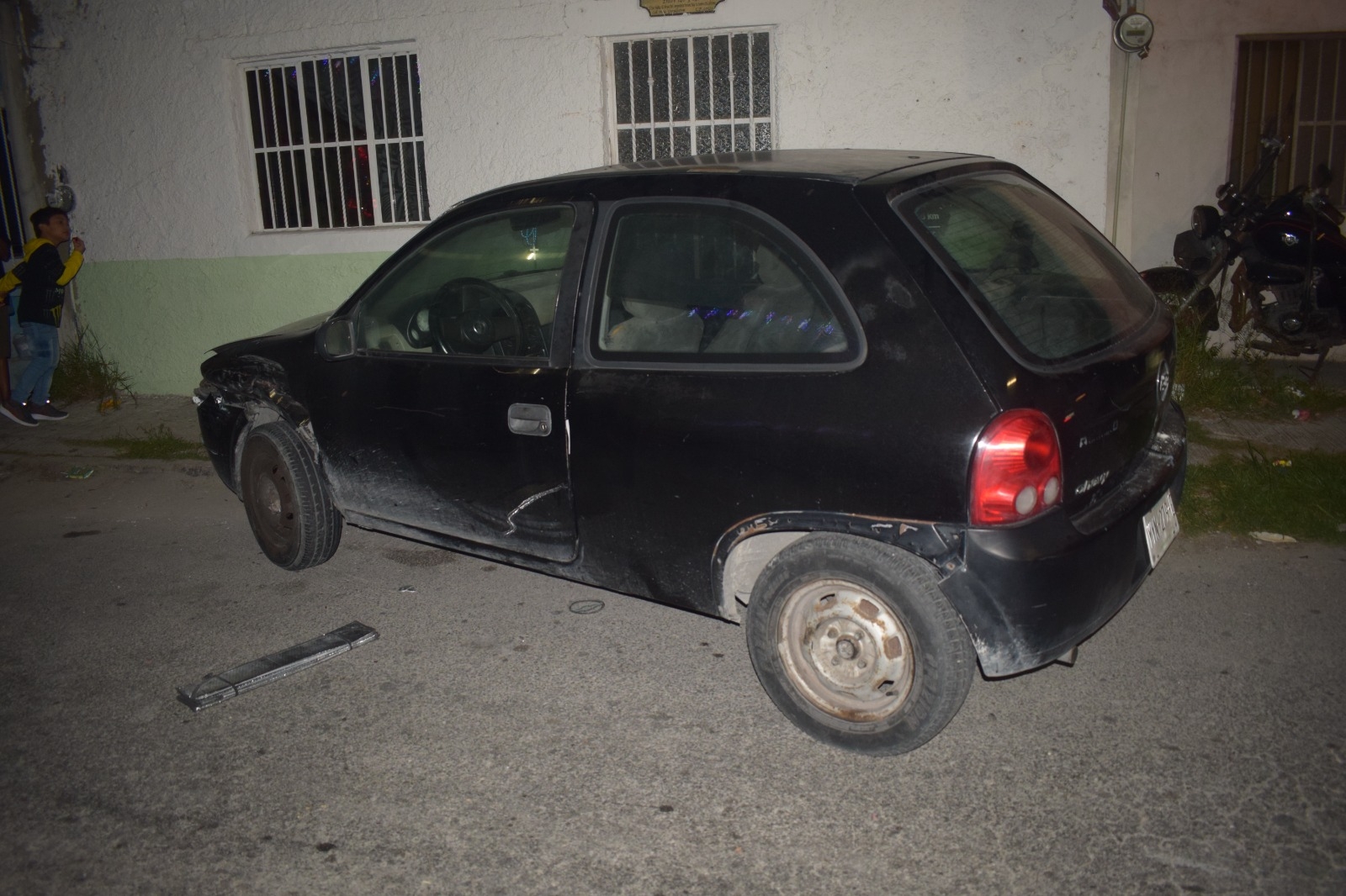 El conductor del auto afectado resultó con varias heridas El conductor del auto afectado resultó con varias heridas