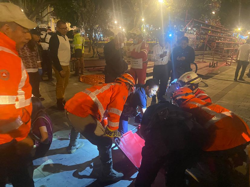 Paramédicos brindaron apoyo a los heridos en la Noche de los Rábanos en Oaxaca Paramédicos brindaron apoyo a los heridos en la Noche de los Rábanos en Oaxaca