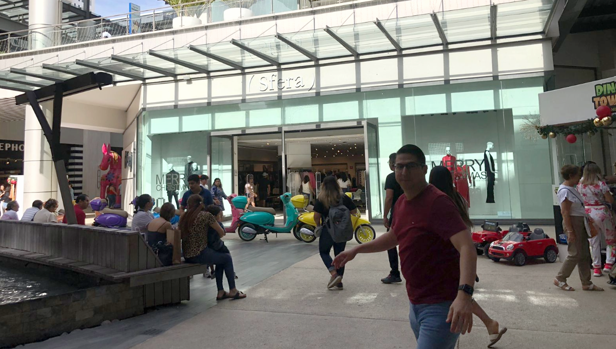 Familias buscan el regalo para estas fiestas