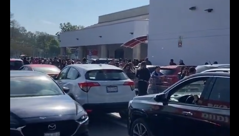 Así de lleno luce el Costco de Coapa, en la CDMX
