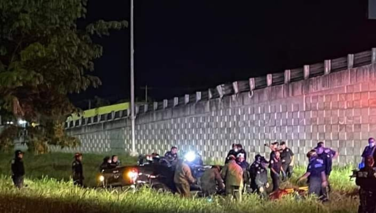 Uno de los pasajeros quedó prensado en la camioneta Uno de los pasajeros quedó prensado en la camioneta