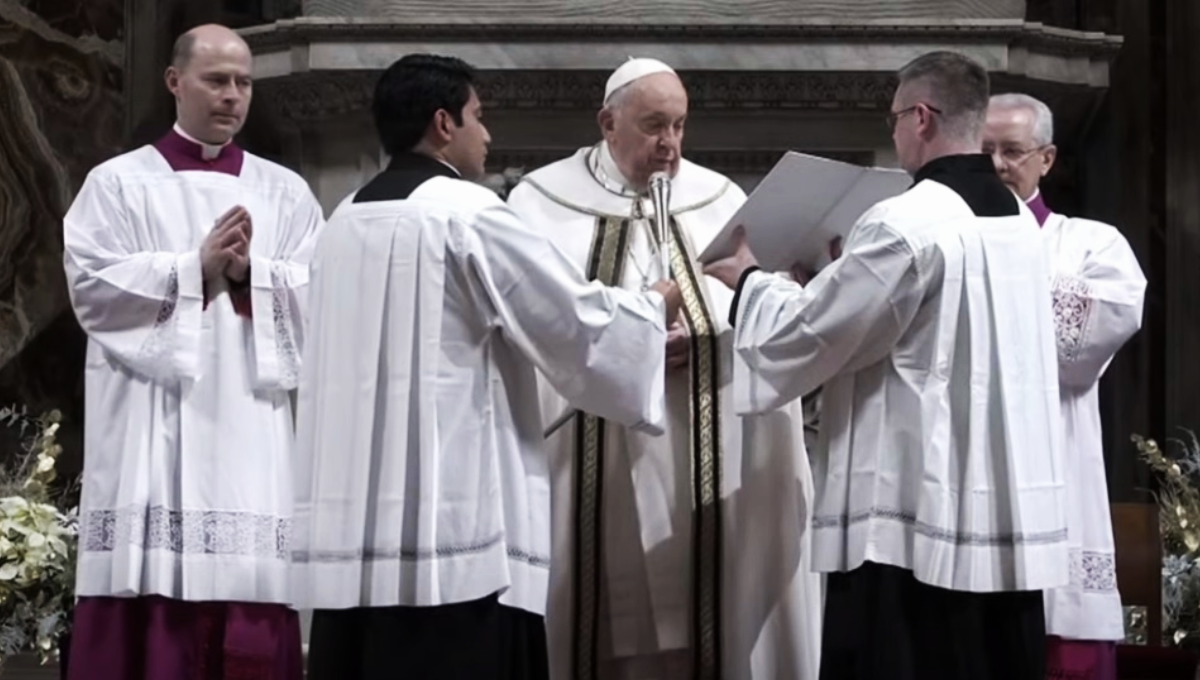 Durante el Angelus pidió a los católicos a celebrar la Navidad con sencillez Durante el Angelus pidió a los católicos a celebrar la Navidad con sencillez