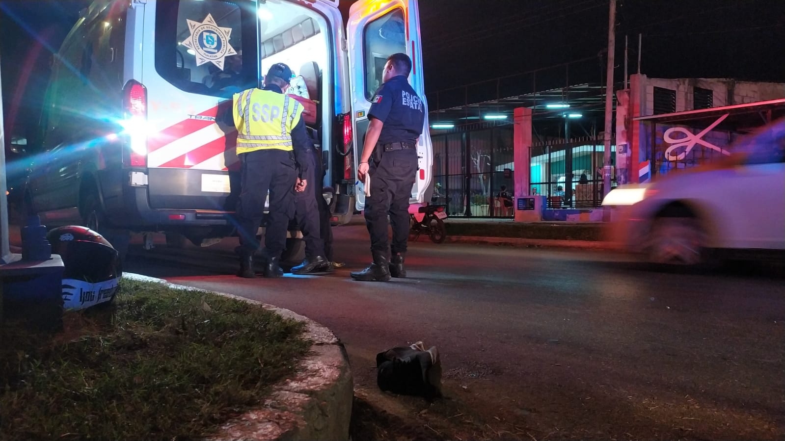 El motociclista recibió atención médica por parte de paramédicos El motociclista recibió atención médica por parte de paramédicos