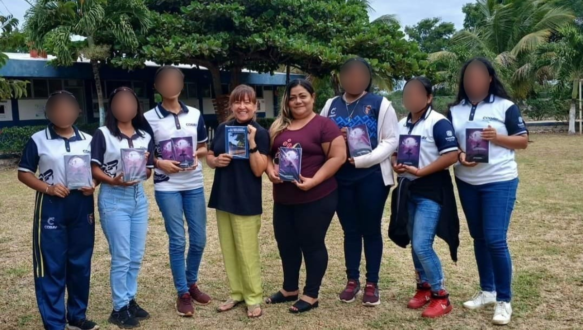 Compartió que trabajan en la creatividad de los jóvenes escritores, pues la inspiración viene en cosas sencillas
