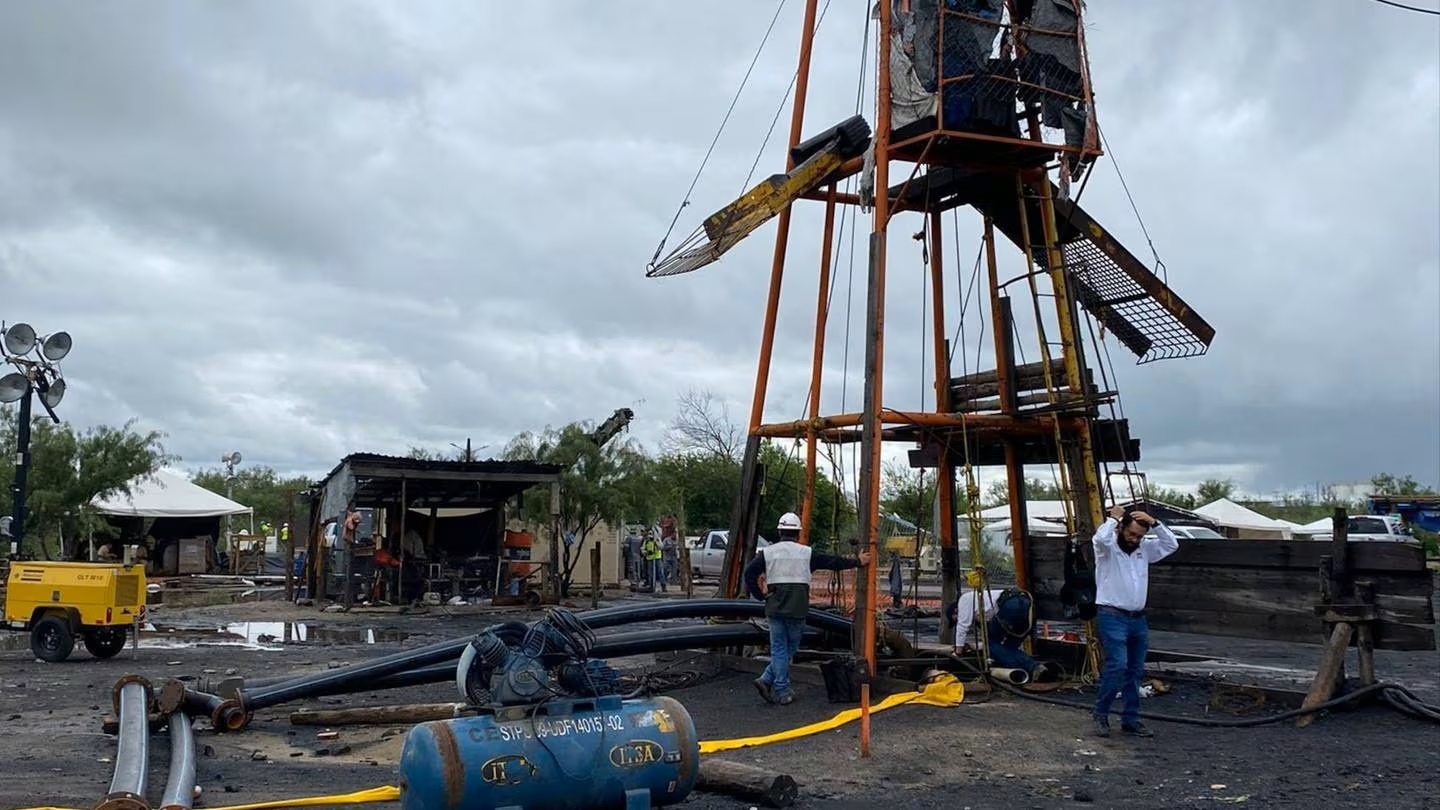 El 3 de agosto de 2022, 10 mineros quedaron atrapados en El Pinabete, Coahuila El 3 de agosto de 2022, 10 mineros quedaron atrapados en El Pinabete, Coahuila