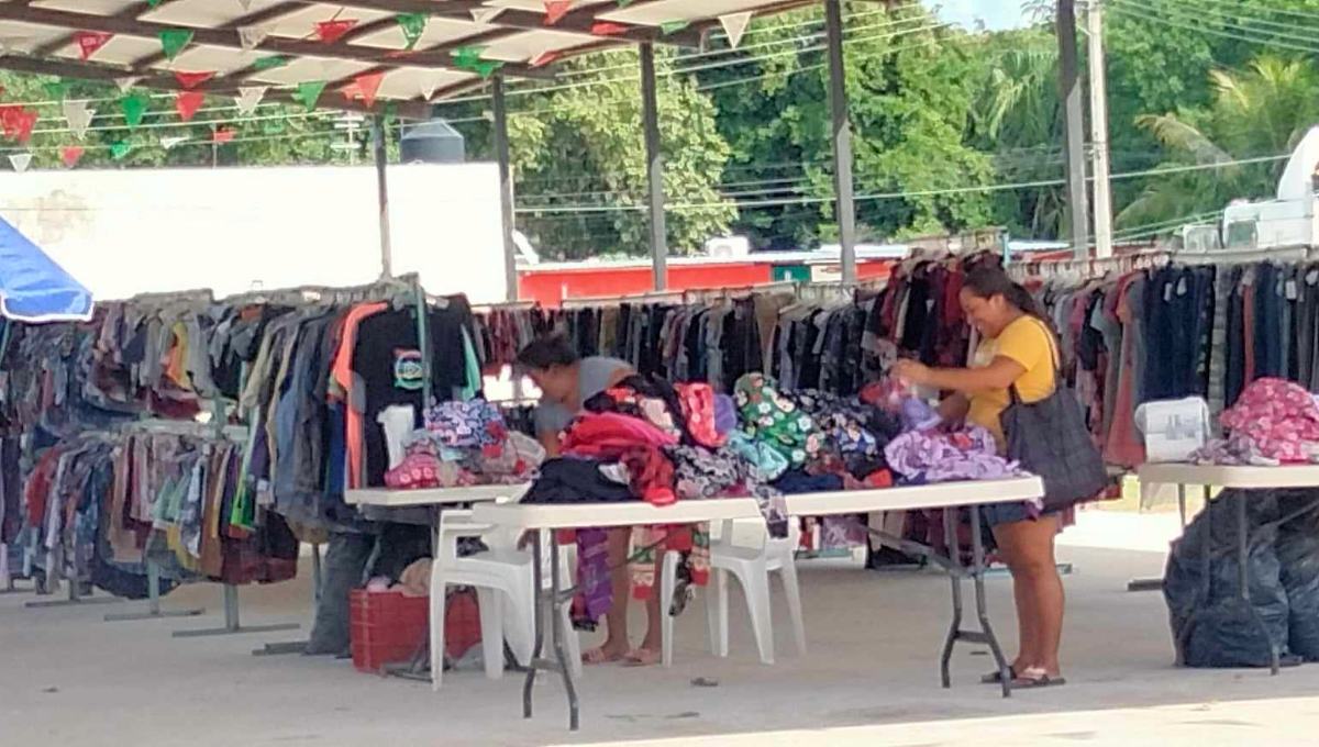 Otra de las comerciantes expuso que cada año la gente acude a su negocio para comprar también calzoncillos de otros colores Otra de las comerciantes expuso que cada año la gente acude a su negocio para comprar también calzoncillos de otros colores