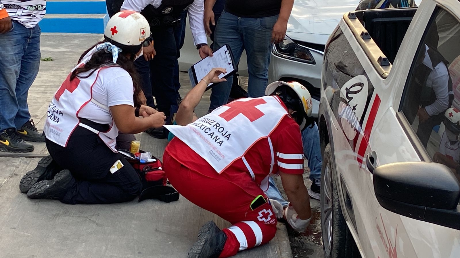 El motociclista fue llevado al hospital debido al corte que presentaba en una de sus extremidades