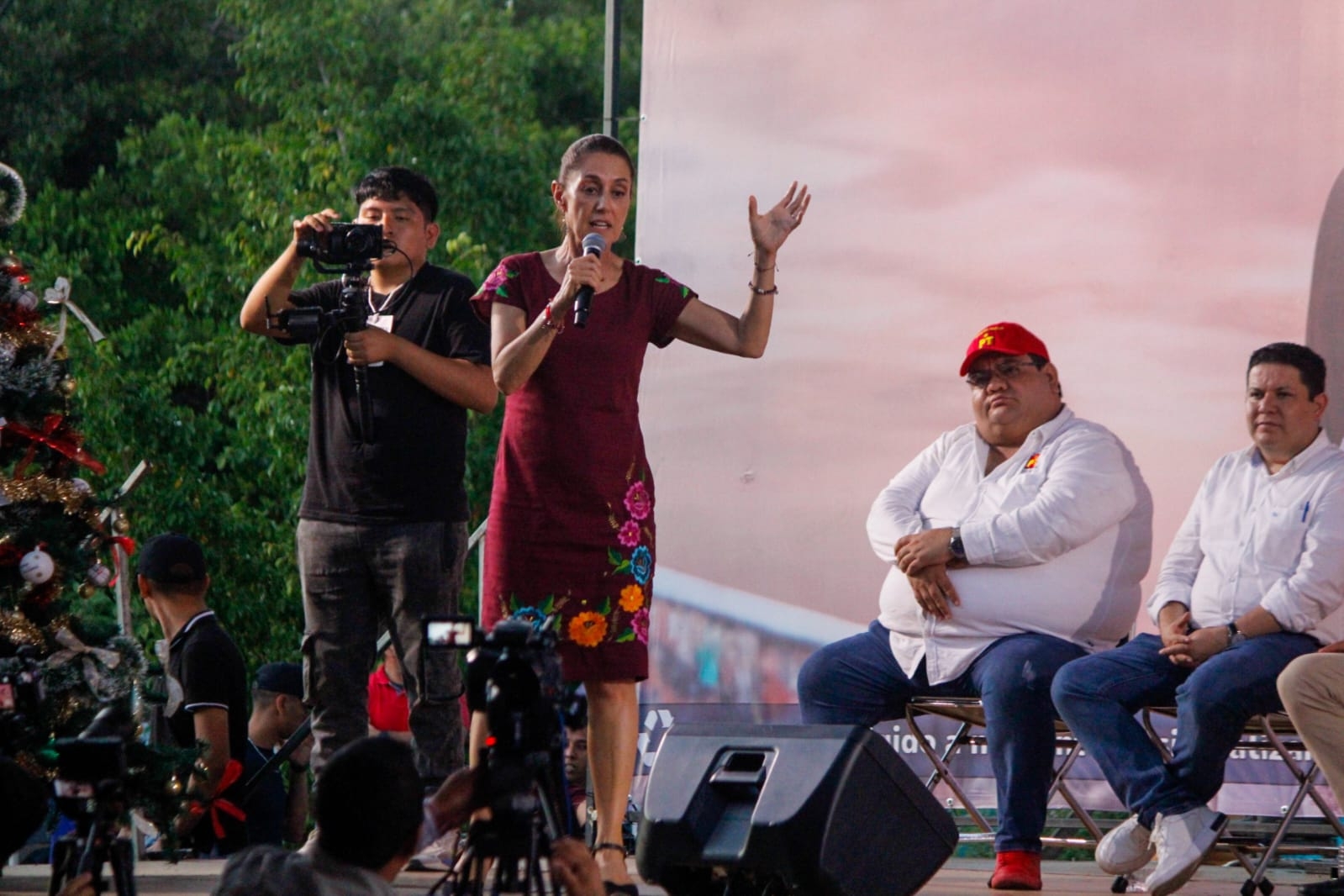 Claudia Sheinbaum se reunió con cientos de morenistas en Progreso