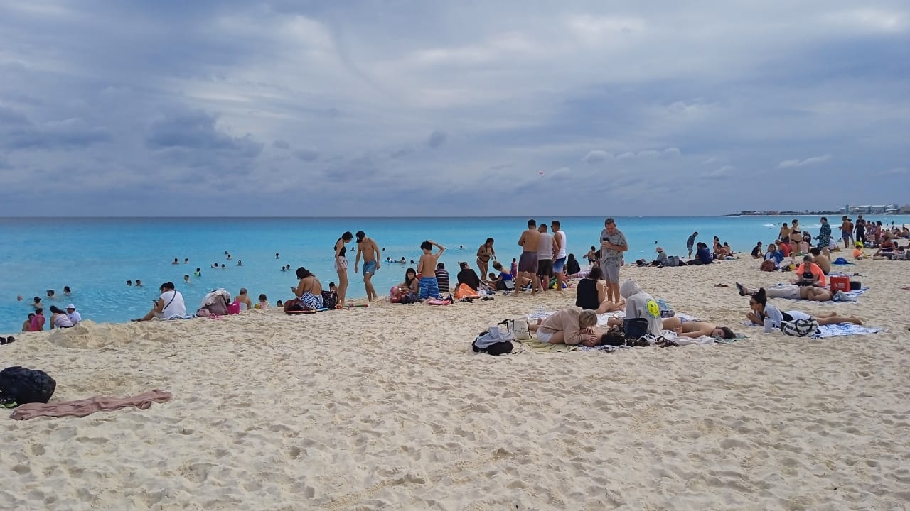 Playa Delfines de Cancún registra gran afluencia de turistas Playa Delfines de Cancún registra gran afluencia de turistas