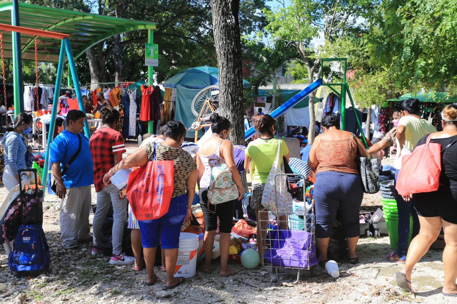 Tianguis de la 96, una alternativa para estrenar ropa en Fin de Año en Cancún