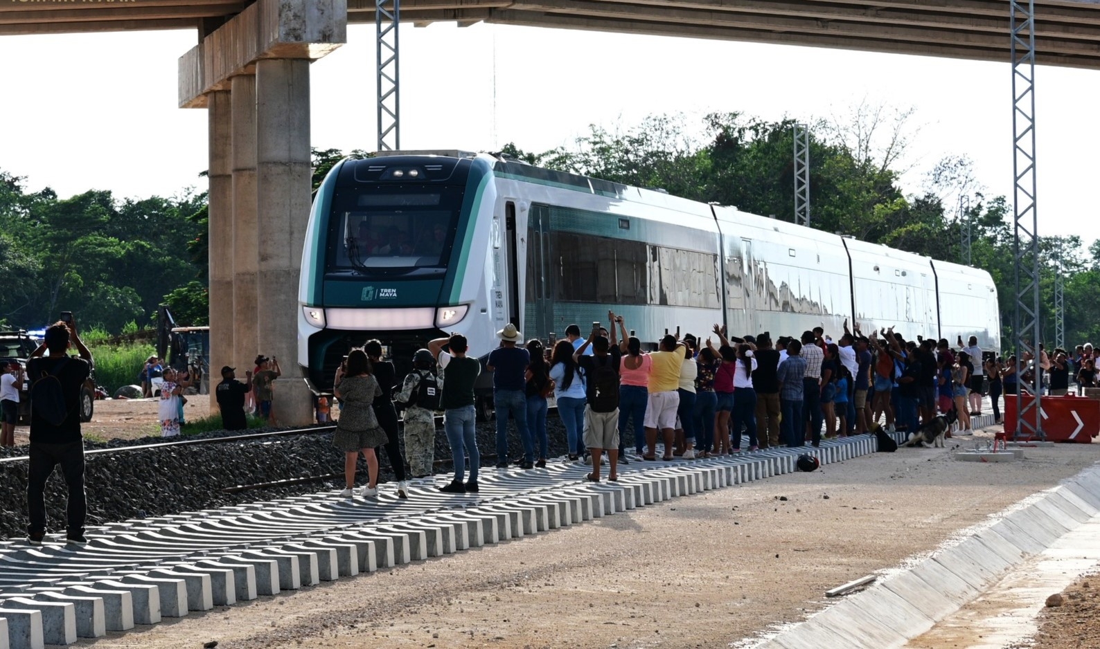 A partir de febrero del 2024 el tren operará a su máxima capacidad y se espera que pueda transportar a 2 mil cuatrocientas personas diariamente.