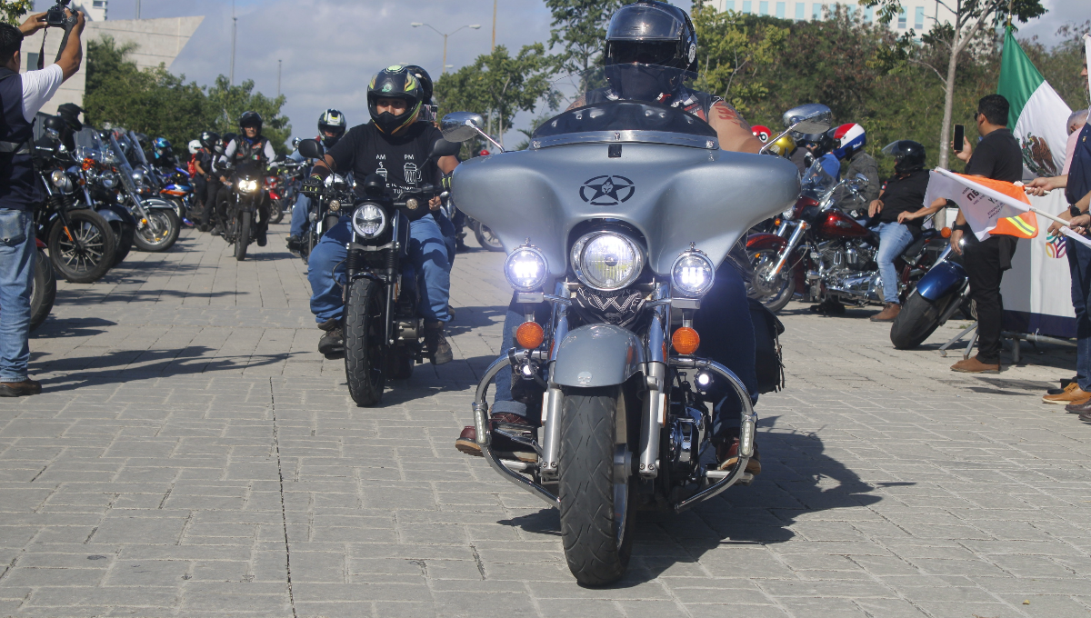 La presencia de las mujeres en el motociclismo ha sido en su mayoría como acompañantes en el asiento trasero