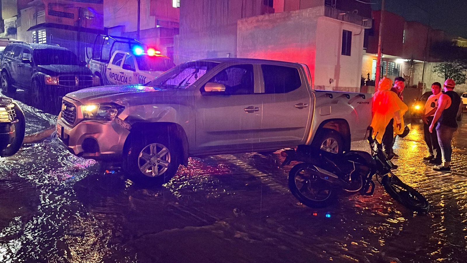 El conductor de la camioneta no frenó a tiempo El conductor de la camioneta no frenó a tiempo