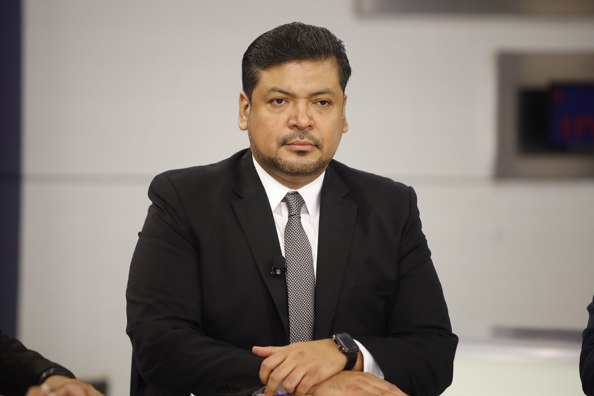 Luis Enrique Orozco renunció a la gubernatura de Nuevo León ante el regreso de Samuel García