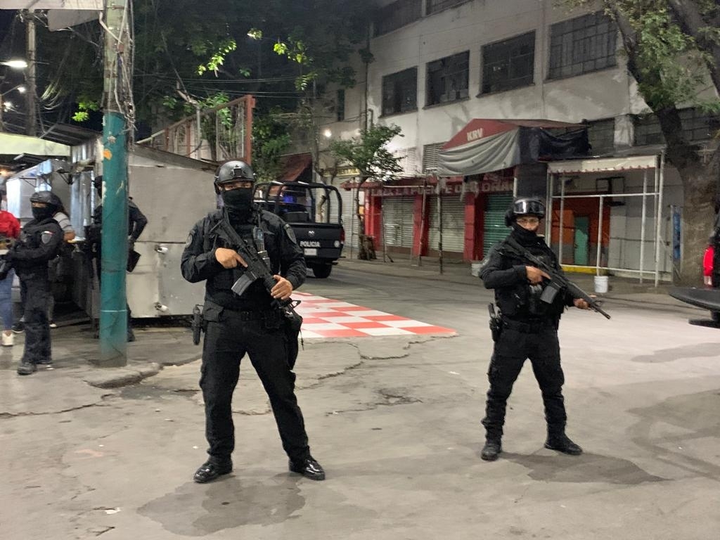 Detienen a cinco personas en Tepito por narcomenudeo