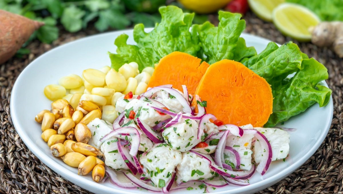 Cabe mencionar que la preparación del ceviche ha ido variando conforme pasan los años Cabe mencionar que la preparación del ceviche ha ido variando conforme pasan los años