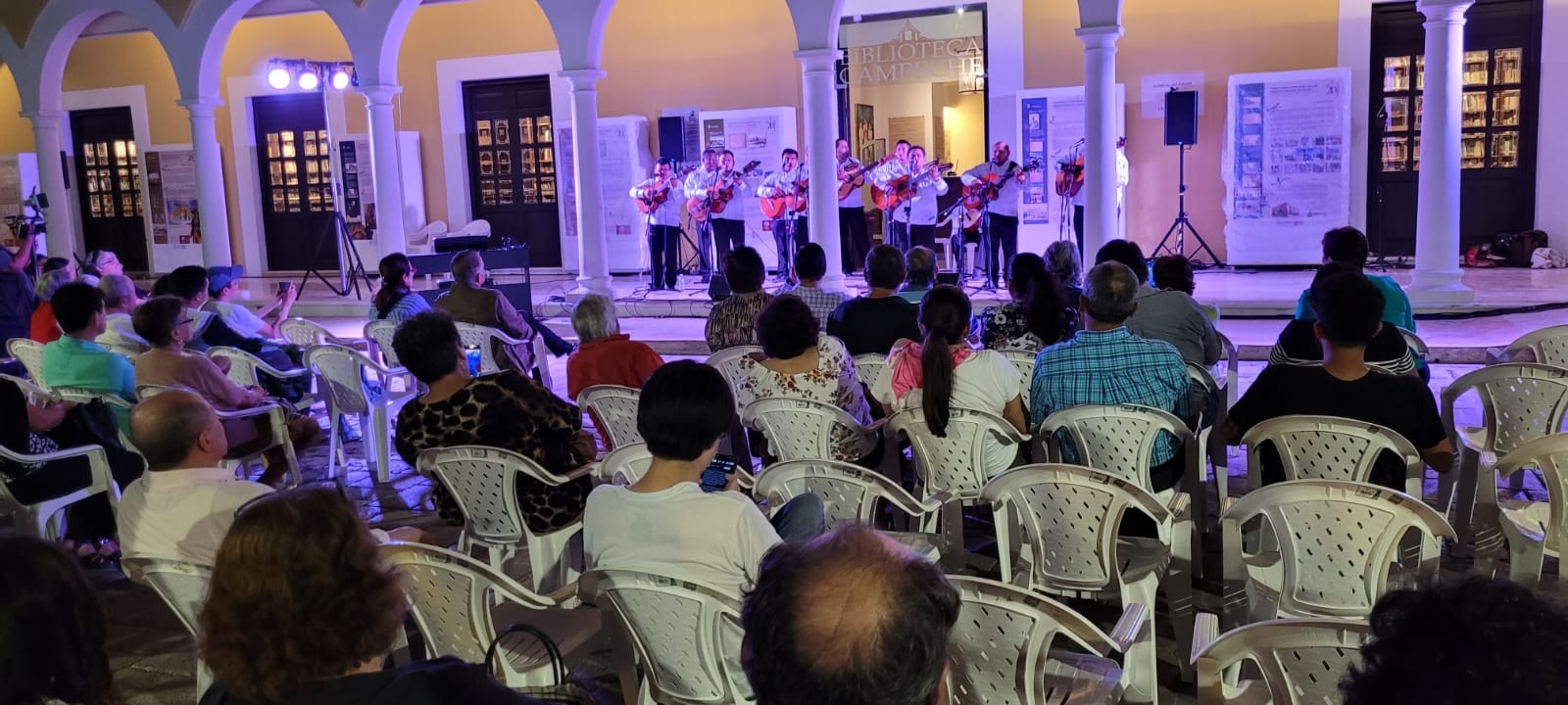 Campechanos disfrutan de una romántica velada Campechanos disfrutan de una romántica velada