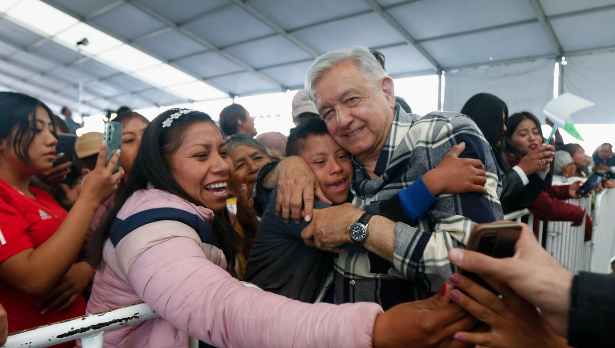 AMLO refrenda el compromiso de dar continuidad a los apoyos a quienes más lo necesitan