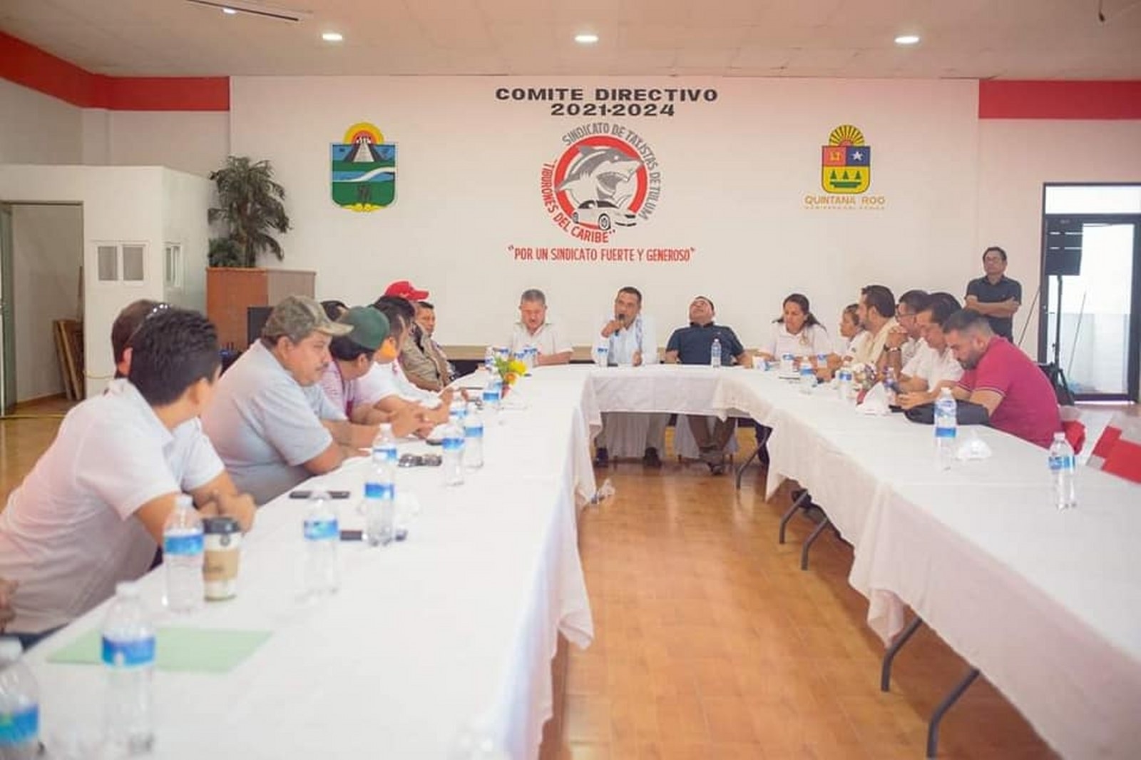 En Tulum, se reunieron los sindicatos de taxistas para exigir que se frene el avance de Uber en Quintana Roo En Tulum, se reunieron los sindicatos de taxistas para exigir que se frene el avance de Uber en Quintana Roo