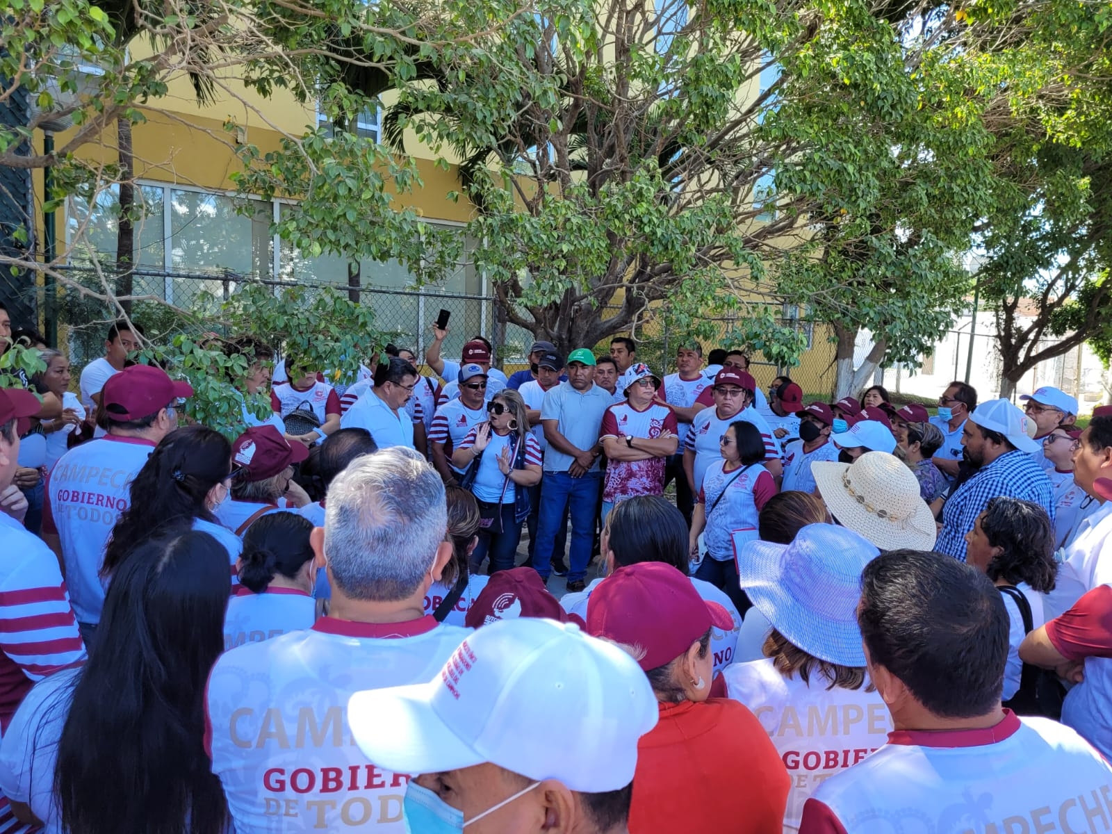 Sindicalizados del Colegio de Bachilleres de Campeche se manifiestan por descuentos de hasta 7 mil pesos por concepto de ISR