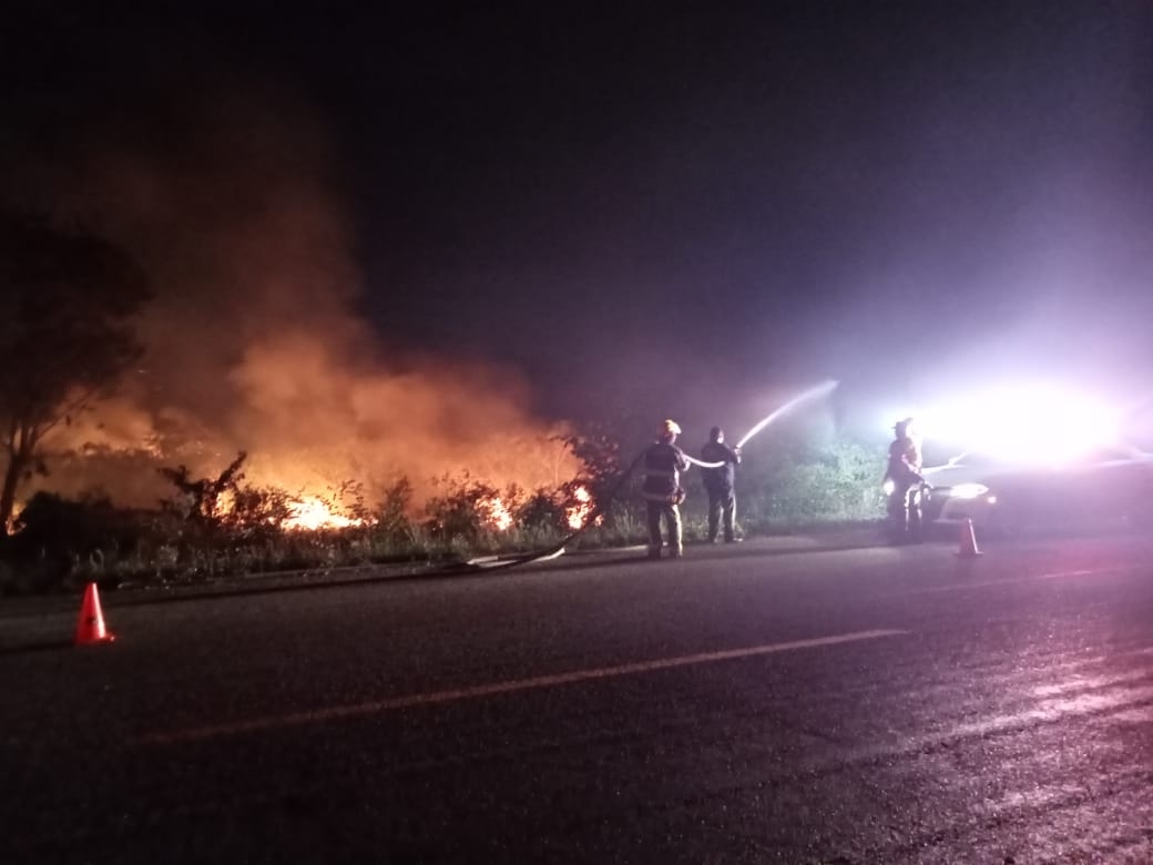 Un incendio que se salió de control en Punta Xen, Champotón fue sofocado por elementos de la Marina
