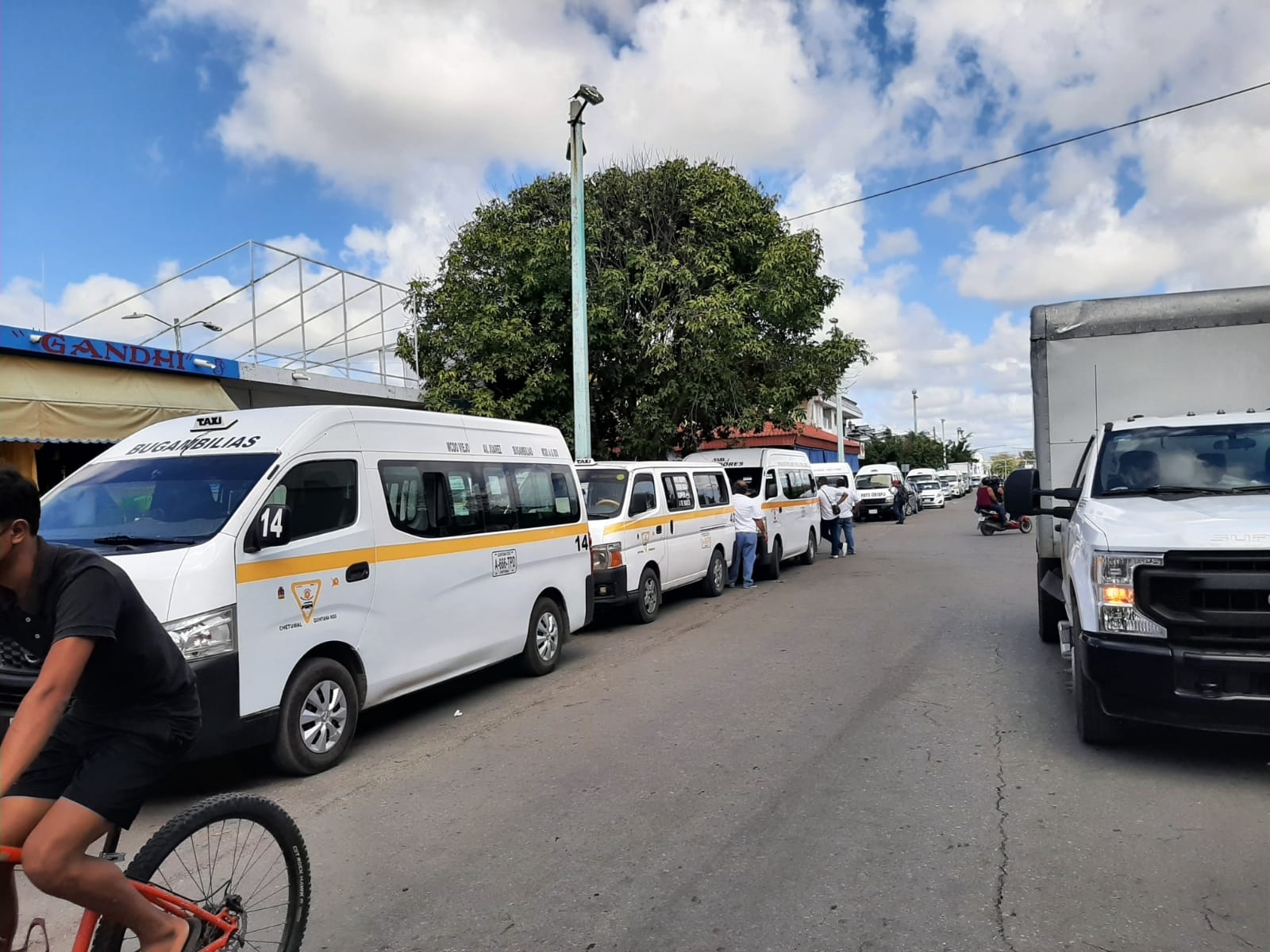 El servicio de taxi directo tiene una tarifa entre los 25 y 50 pesos