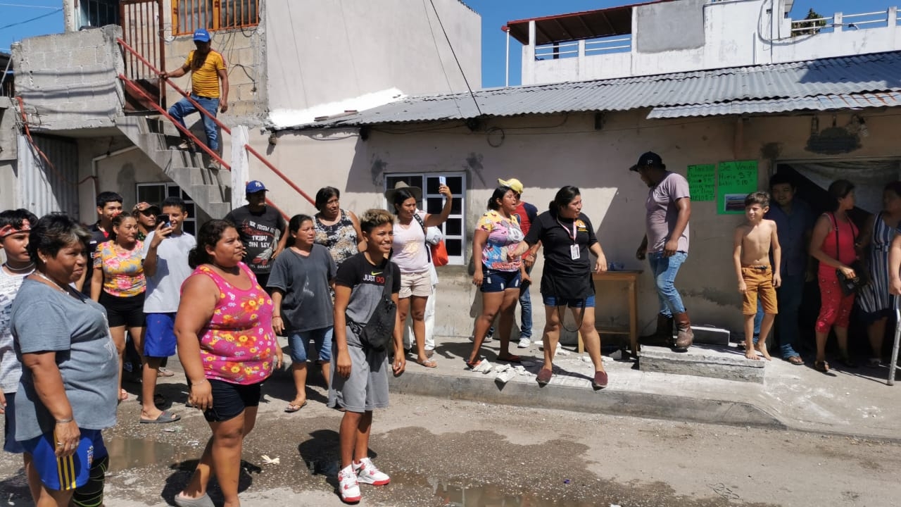 El desalojo a una familia de abuelitos se frustró gracias a los vecinos de la colonia Renovación en Ciudad del Carmen El desalojo a una familia de abuelitos se frustró gracias a los vecinos de la colonia Renovación en Ciudad del Carmen
