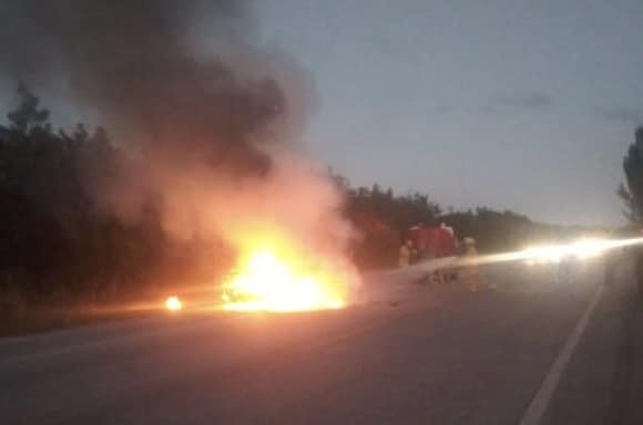 Cortocircuito causa incendio de un vehículo de la Marina en Chetumal