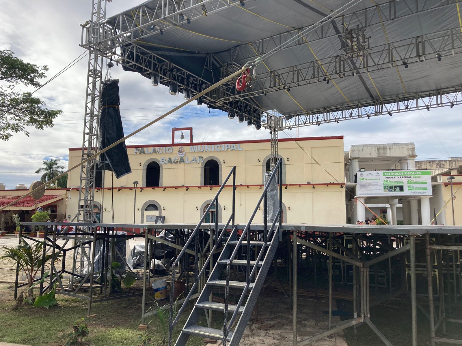 El escenario principal se instaló en el Parque Central, donde culminará el derrotero