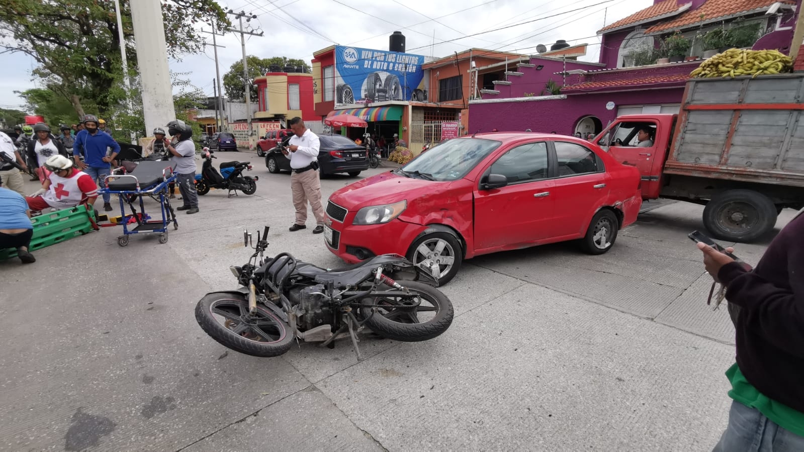 Un motociclista resultó lesionado luego de que un auto lo impactara en Ciudad del Carmen