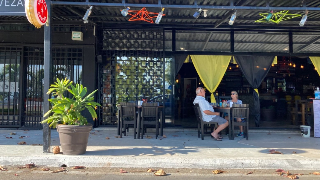 Los restaurantes de Chetumal lucen vacíos previo al inicio del Super Bowl Los restaurantes de Chetumal lucen vacíos previo al inicio del Super Bowl