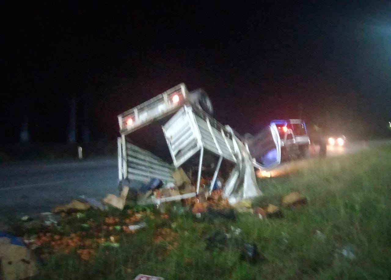 Aparatoso accidente en el tramo Chetumal-Bacalar deja dos lesionados