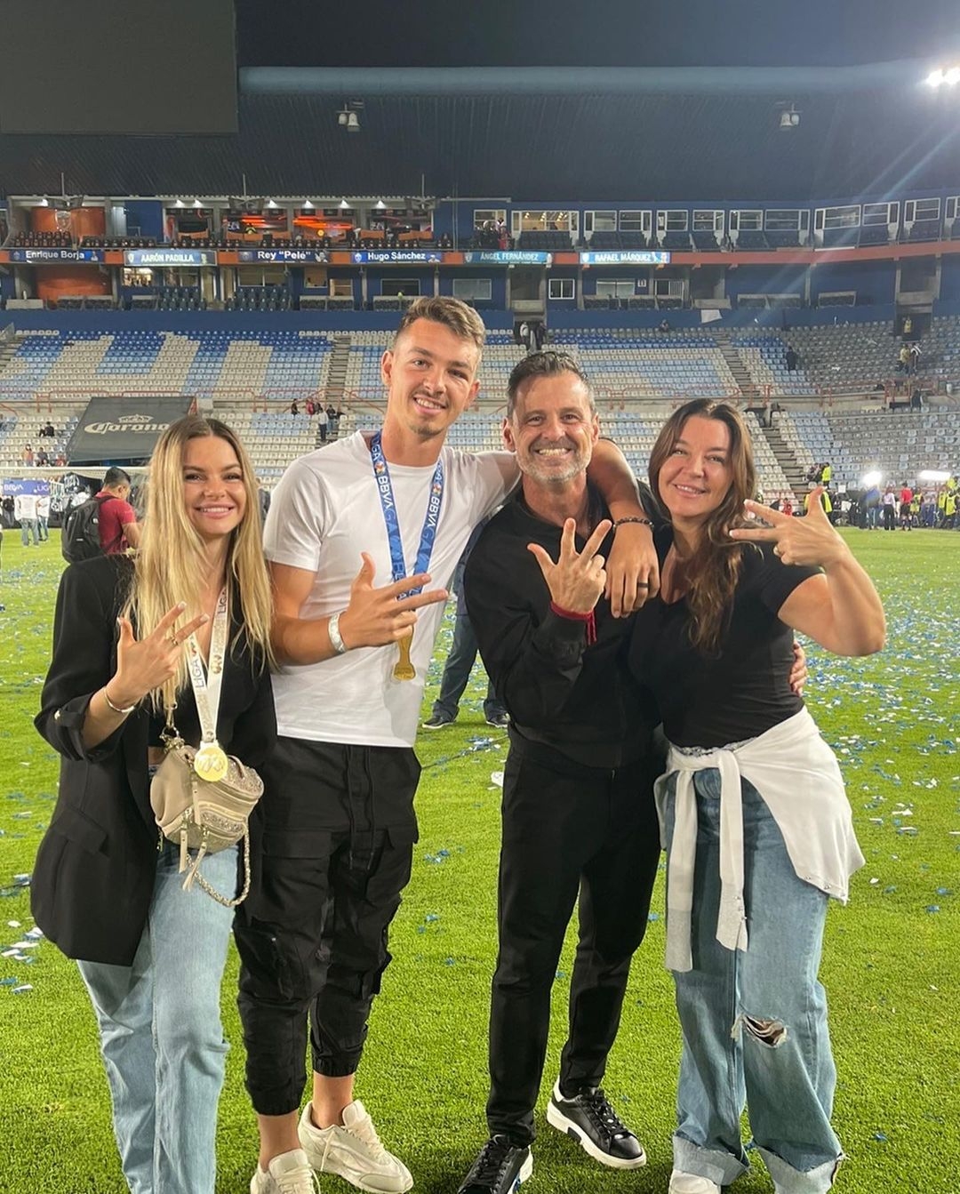 La linda familia de Diego Cocca, DT de México. Foto: Especial